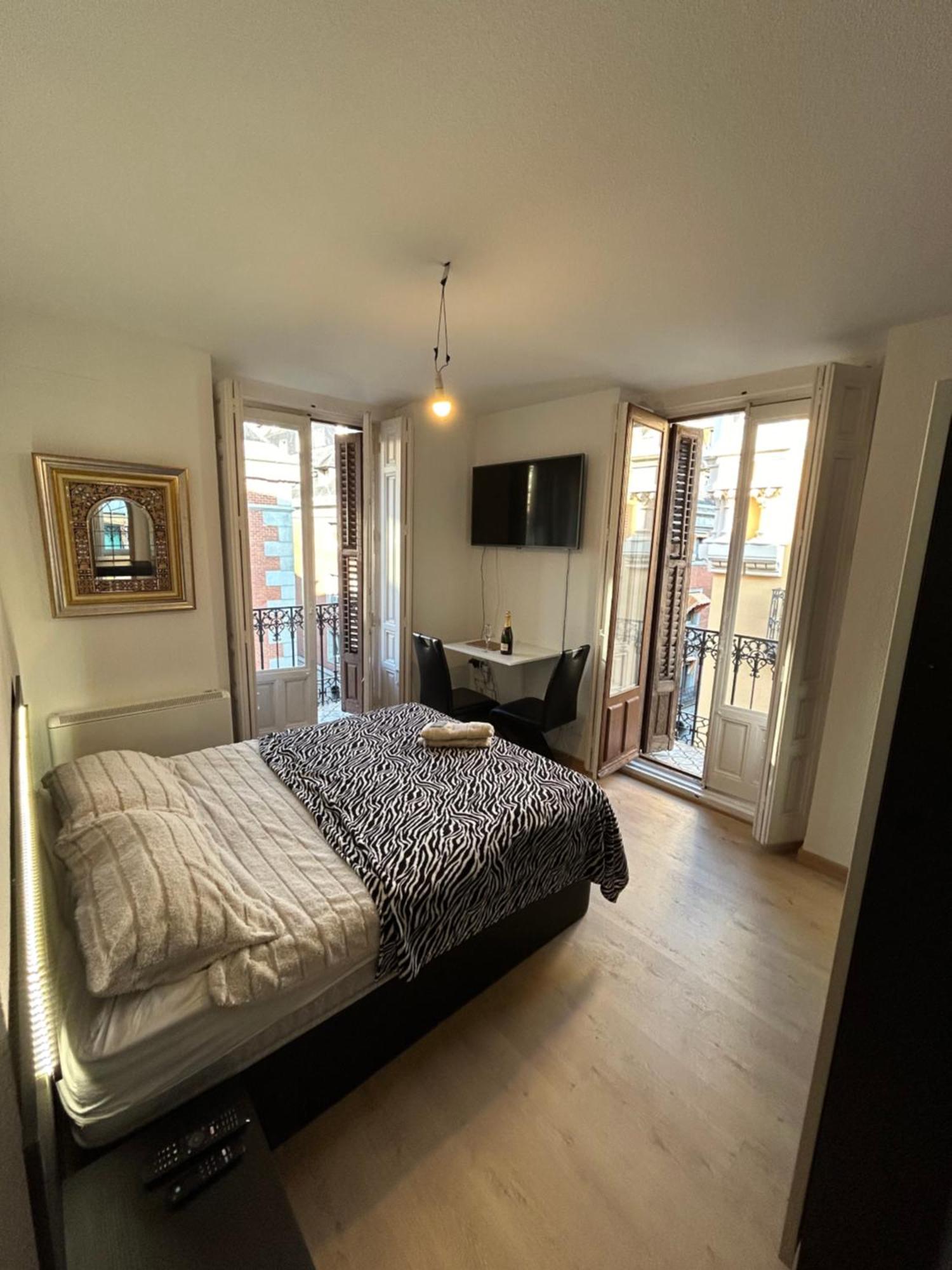 Room In Plaza Mayor Madryt Zewnętrze zdjęcie