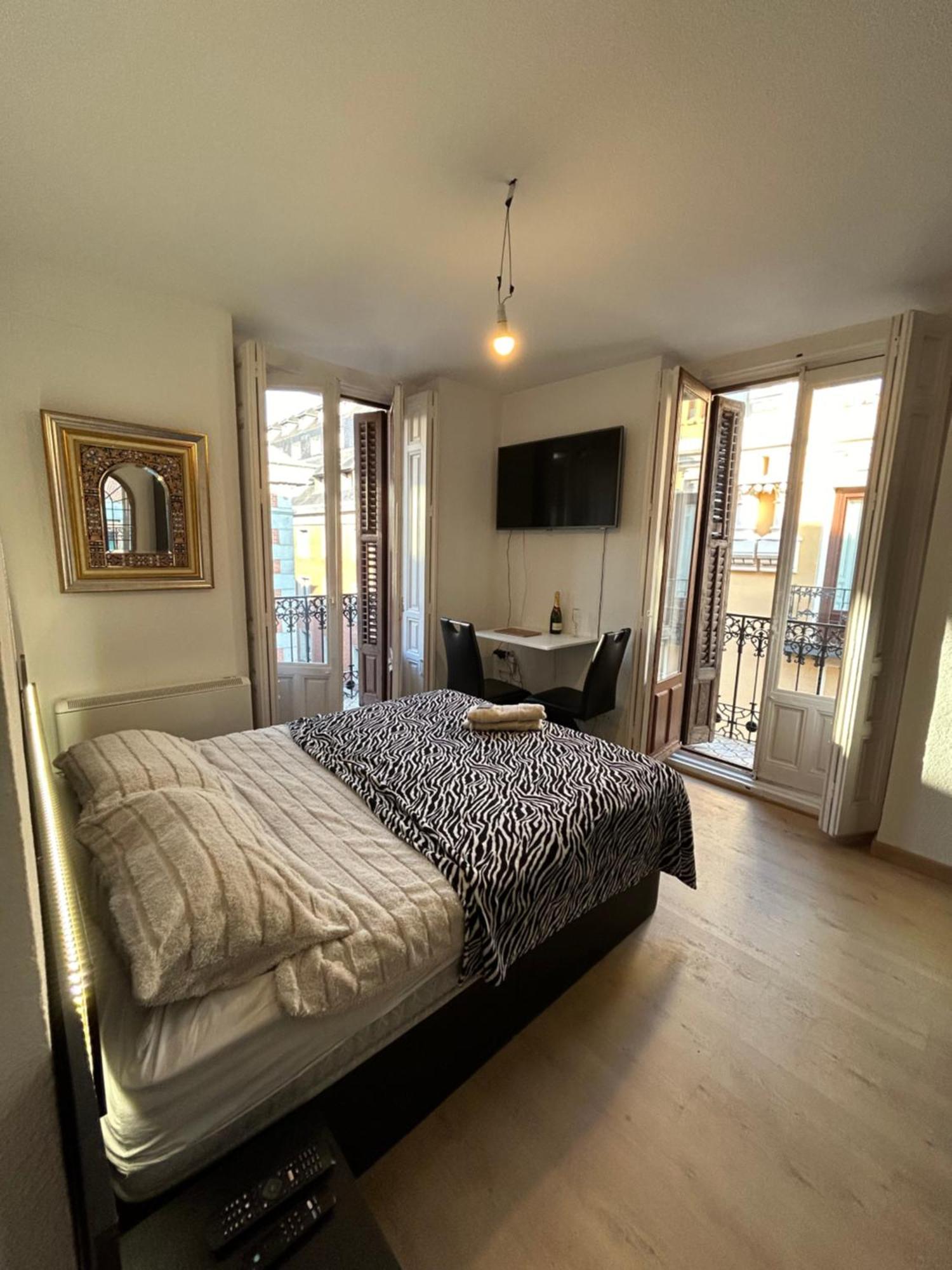 Room In Plaza Mayor Madryt Zewnętrze zdjęcie